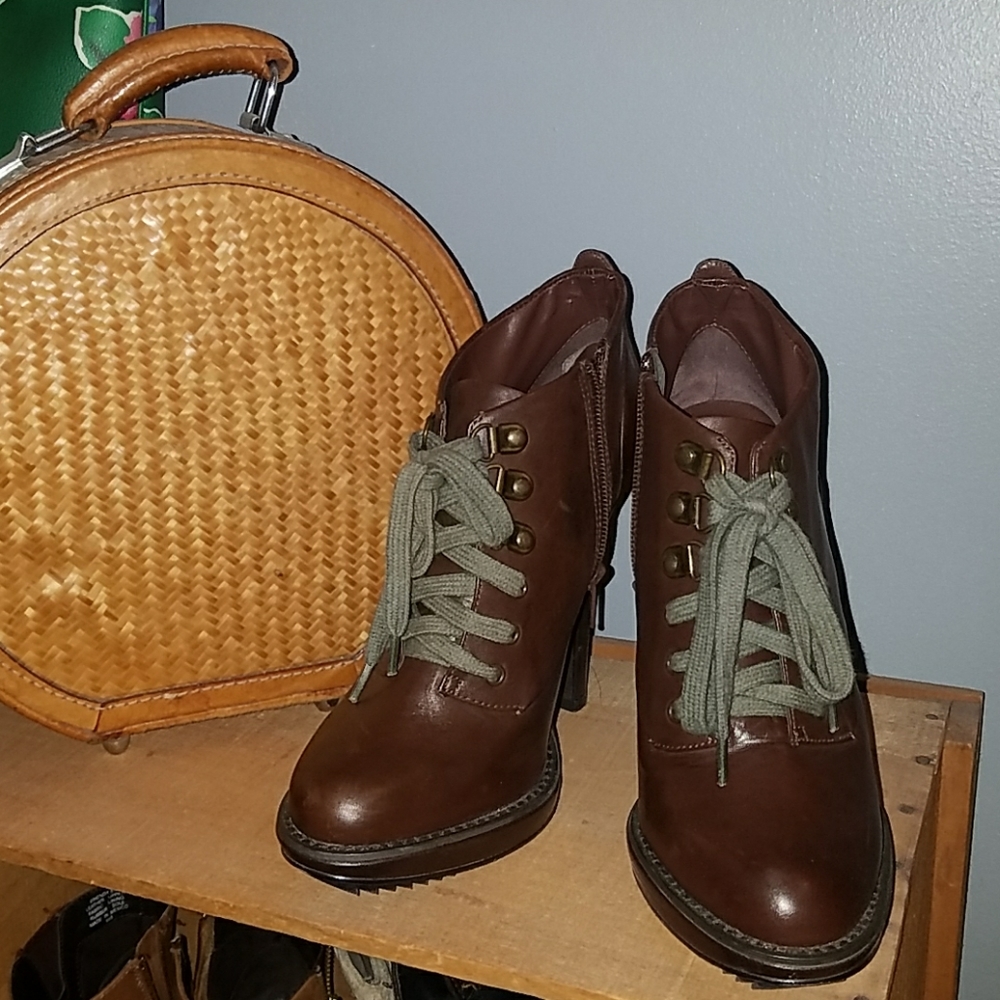 Brown leather high heeled bootie